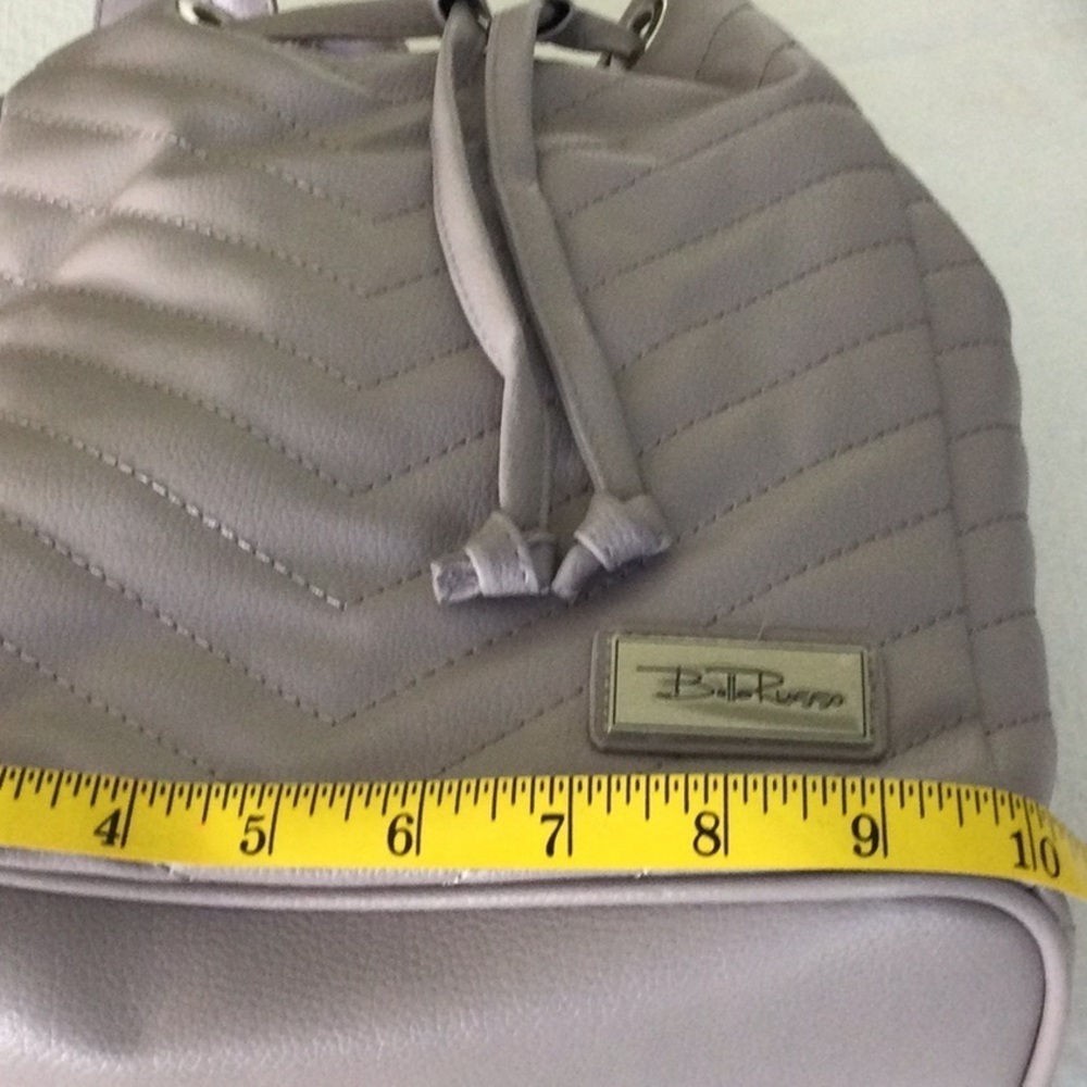 Gray Drawstring Backpack with Soft Vinyl Material - Picture 3 of 5